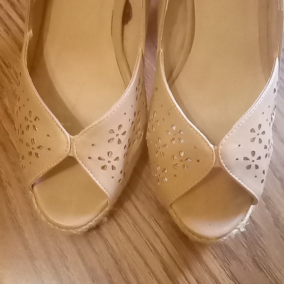 Euc Heels - Picture 3 of 3